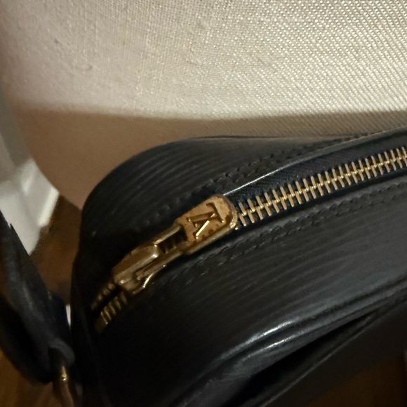 Louis Vuitton Black Trocadero Crossbody Bag - Picture 2 of 13